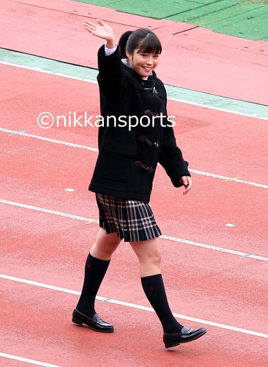 日刊スポーツ静岡支局 懐かしい写真をアップします 広瀬アリス すず姉妹はともに全国高校 サッカー選手権 応援マネジャーを務めていましたね アリスさん 左 は12年度 常葉橘 が代表 すずさんは14年度 静岡学園 が8強進出 大会でキュートに 出場