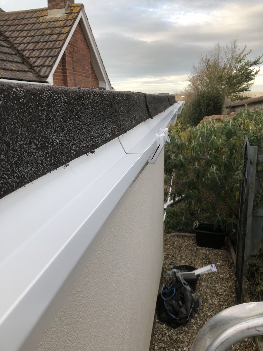 From this to this, new fascia, and white square line #guttering installed, in #Northam #northdevon if you need a price, get in touch.
#northDevon #bideford #Northam #roofing #cleaning
☎️ 01237451506
📱07882113895
⌨️ info@watercourseroofing.co.uk
🖥watercourseroofing.co.uk