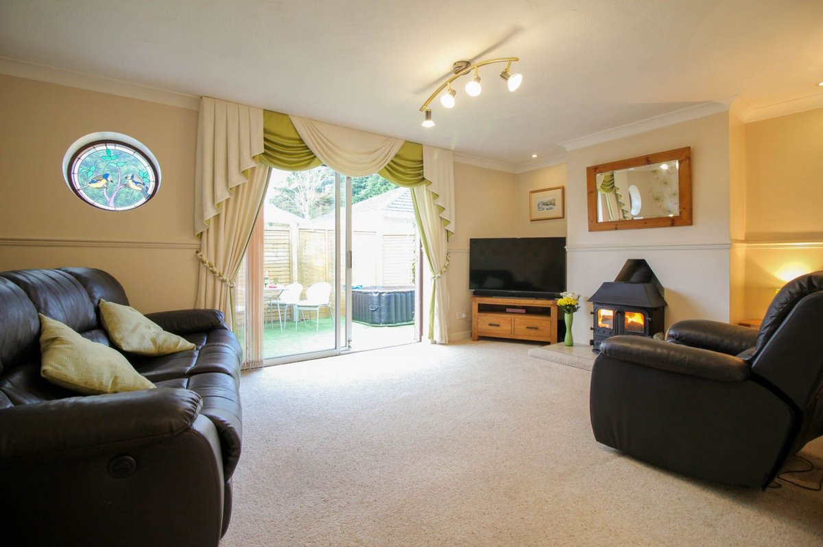 Cornwalls Cottages tweet media