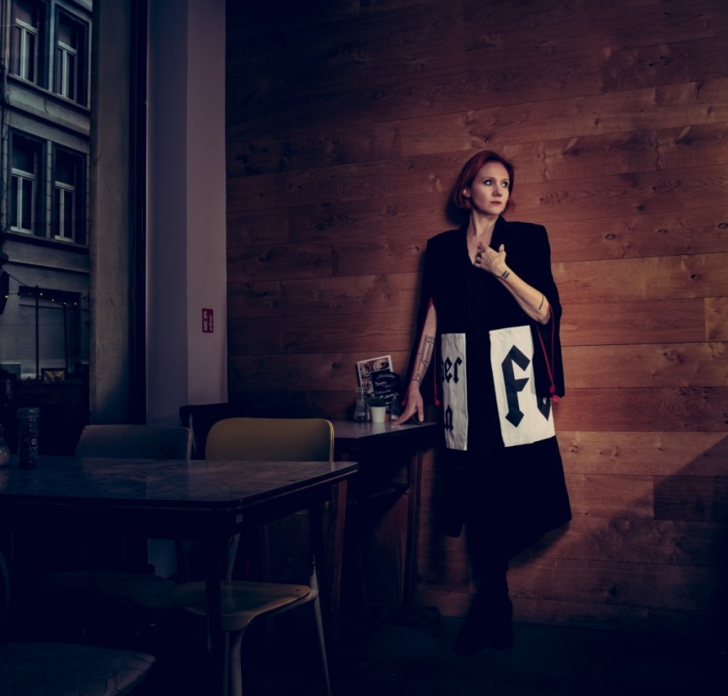 Interview met Fleur Pierets anneliesleysen.be/blog/interview…