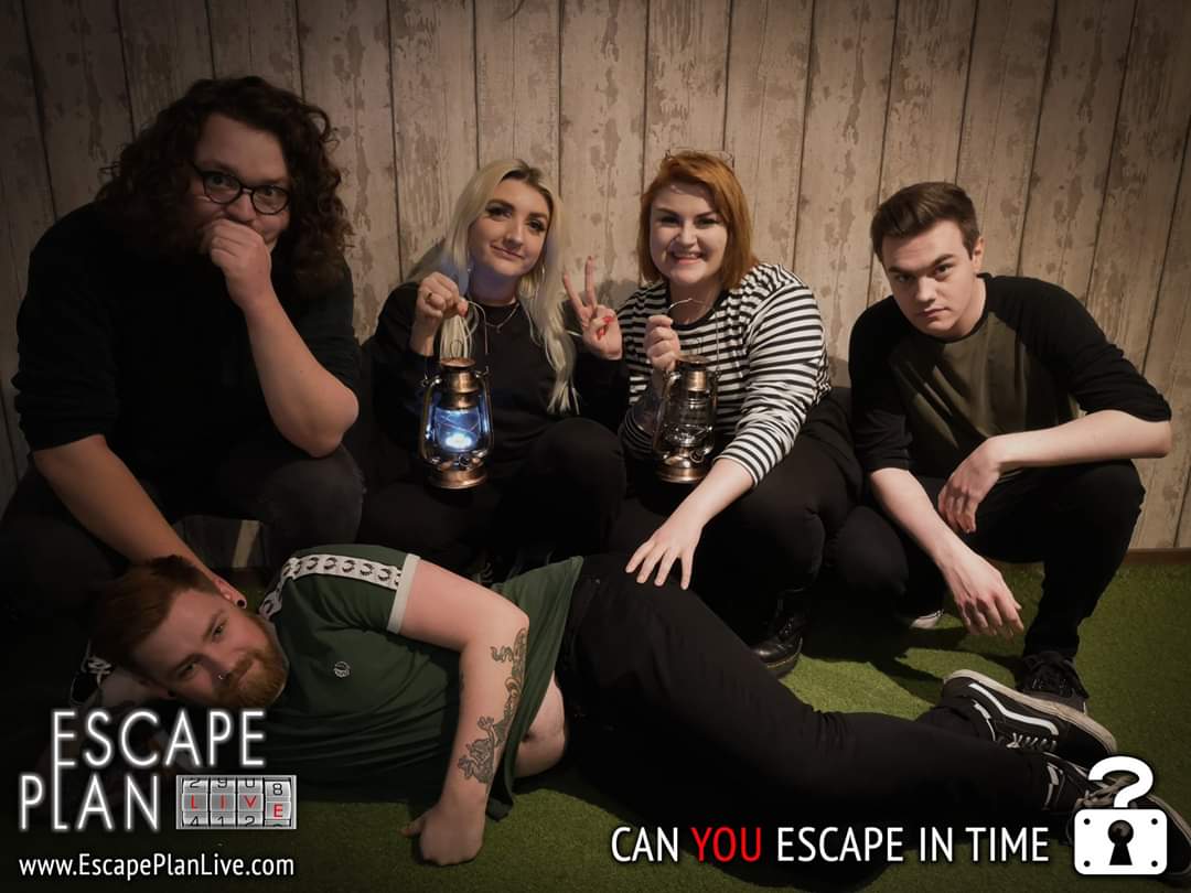 EscapePlanLIVE's tweet photo. This returning group joined us for one of our first games of THE SÉANCE of the year - they look pretty confident in their photo, but do you think they looked quite as comfortable when they encountered the spirit?
Curious? Why not join us for your own game of THE SÉANCE! https://t.co/rfSVTRz8DT