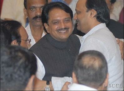 WithAVD's tweet photo. मुंबईतील ‘इस्टर्न फ्री वे’ ला विलासराव देशमुख  साहेबांचे नाव
उपमुख्यमंत्री अजित पवार यांच्या अध्यक्षतेखालील बैठकीत निर्णय.
दादा याबद्दल आपले लाख लाख आभार..! @AjitPawarSpeaks https://t.co/f0cwopjWEI