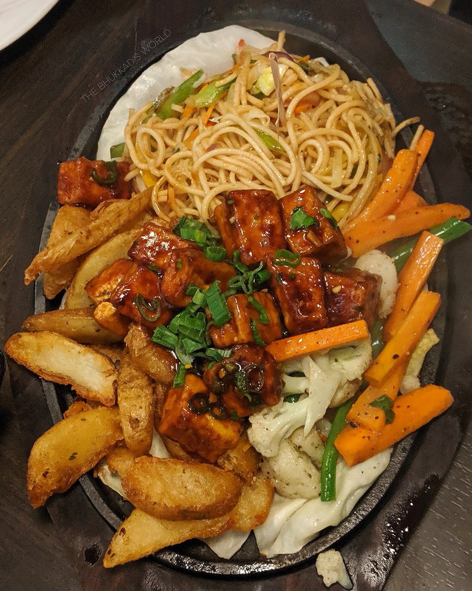 Do you find sizzlers tempting & irresistible too? 😋

In pic📸: Paneer Manchurian Sizzler by @CafeTrofima 

#paneer #paneermanchurian #paneermanchuriansizzler #sizzler #manchurian #chinese #chinesefood #nomnom #desichinese #sizzlerlove #sizzlerlovers #foodporn #foodpics #foodies