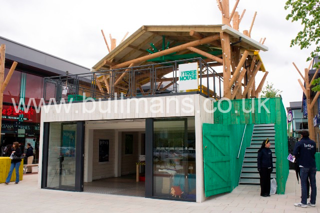Bullmans's tweet photo. Interesting project we completed, using #shippingcontainers to produce a open space with a roof terrace made to look like a #treehouse
For help with your #shippingcontainer project please call #bullmancontainers on 02085946930 or info@bullmans.co.uk https://t.co/H7Vnn2mtPm