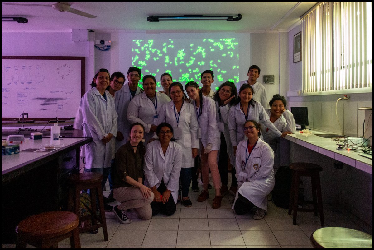 Rachel Lily Terry (@rlilyterry) on Twitter photo Muy agracedia por una semana inolvidable de enseñar sobre la biología celular por la microscopía de fluorescencía en <a href="/CdeCBo/">CdeC Bolivia</a>!
-
Very thankful for an unforgettable week of teaching cell biology via fluorescence microscopy at Clubes de Ciencia Bolivia!
#boliviaquiereciencias Muy agracedia por una semana inolvidable de enseñar sobre la biología celular por la microscopía de fluorescencía en <a href="/CdeCBo/">CdeC Bolivia</a>!
-
Very thankful for an unforgettable week of teaching cell biology via fluorescence microscopy at Clubes de Ciencia Bolivia!
#boliviaquiereciencias