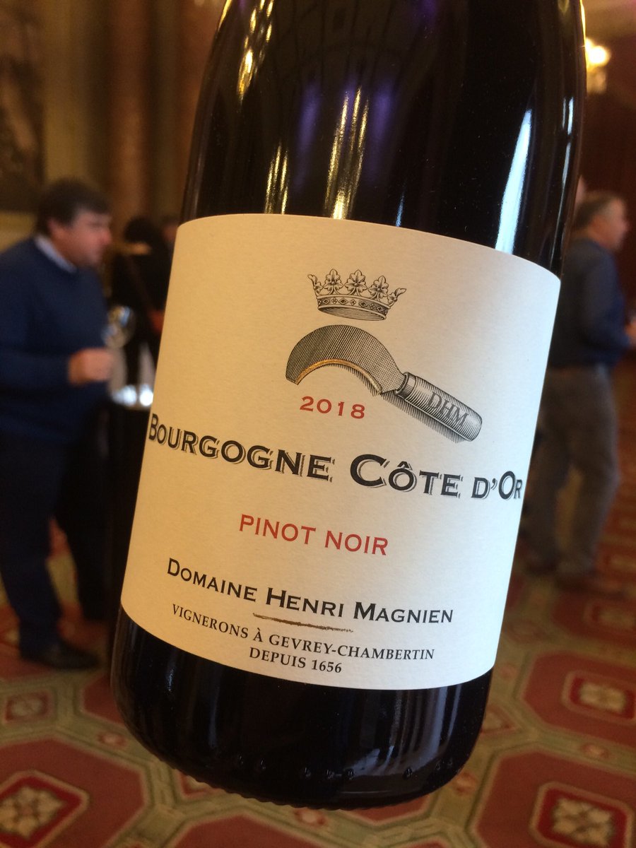 BourgogneWines's tweet photo. Bourgogne Côte d’Or is a new appellation established in 2017. Unlike straight Bourgogne, it guarantees the grapes come from the Côte de Nuits or Côte de Beaune. This one @flintwines today offers perfumed red berries and vibrant early drinking #BourgognePassItOn #BourgogneWeek https://t.co/HM8yPZoQGE