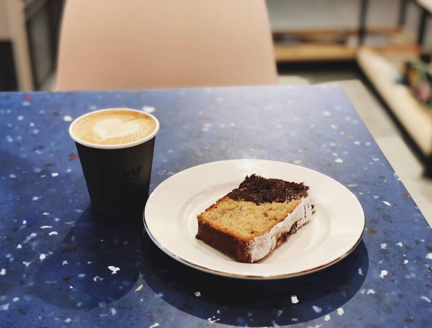 PaddingtonCen's tweet image. The best way to beat the 3pm slump? Head to @lordsofpoke after 3pm and for every coffee you’ll get a complimentary slice of banana cake. 
#PaddingtonCentral #LordsofPoke