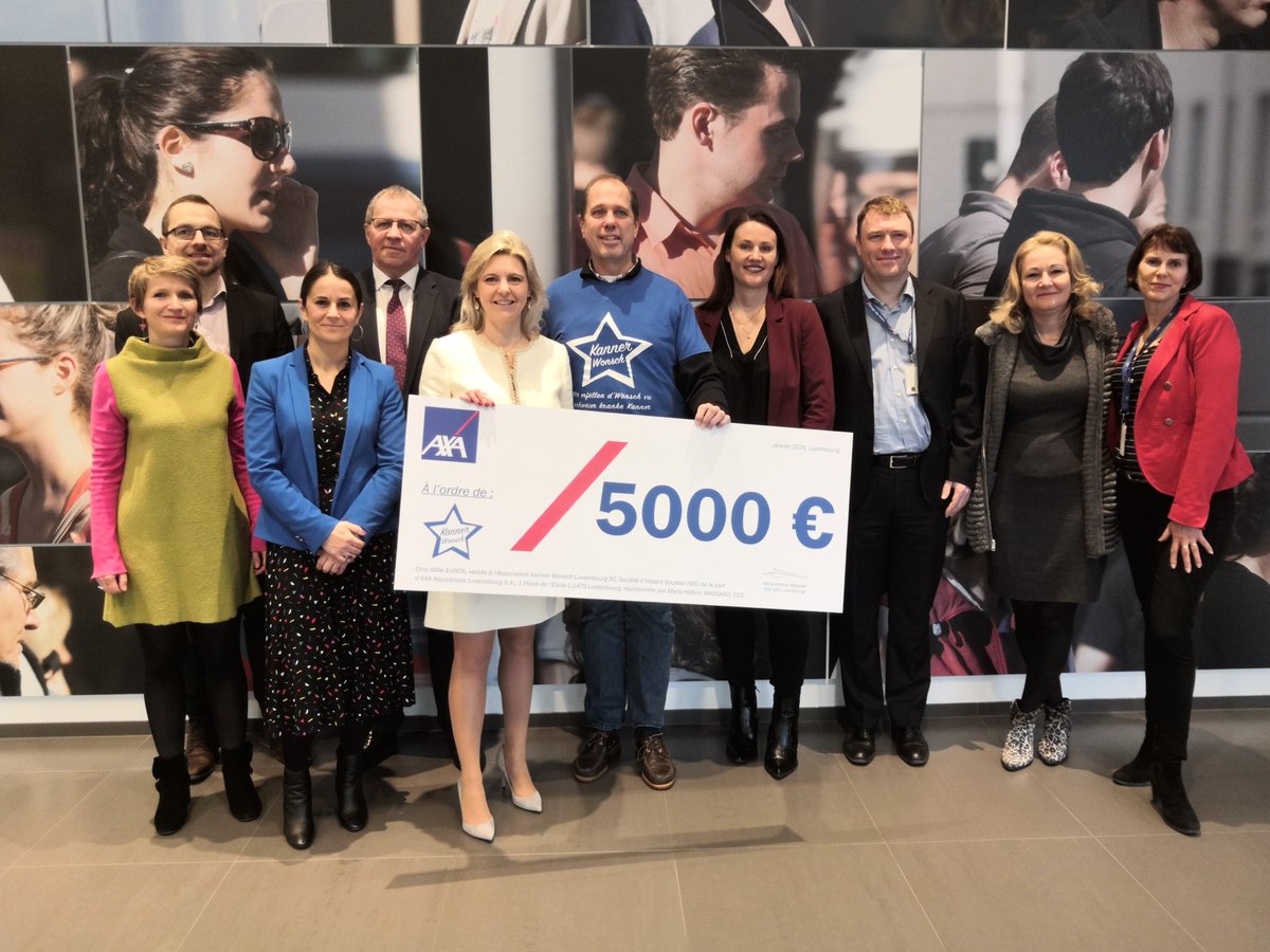 Fidèle à sa tradition d’engagement social et solidaire, AXA au Luxembourg est heureuse d’apporter un soutien à <a href="/KannerWonsch/">Kanner Wonsch</a>

Un chèque symbolique a été remis à Marcel Hagendoorn, son président, par <a href="/MHMassard_AXA/">Marie-Hélène MASSARD</a>, les membres des Comités Exécutifs et Assistantes de Direction.