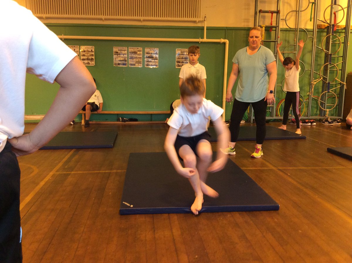 MrsPowell5's tweet photo. Rolling and jumping today in P.E. With @MrsMBegg #developingourskills @SchoolBroomhill https://t.co/iPSfu6LfVY