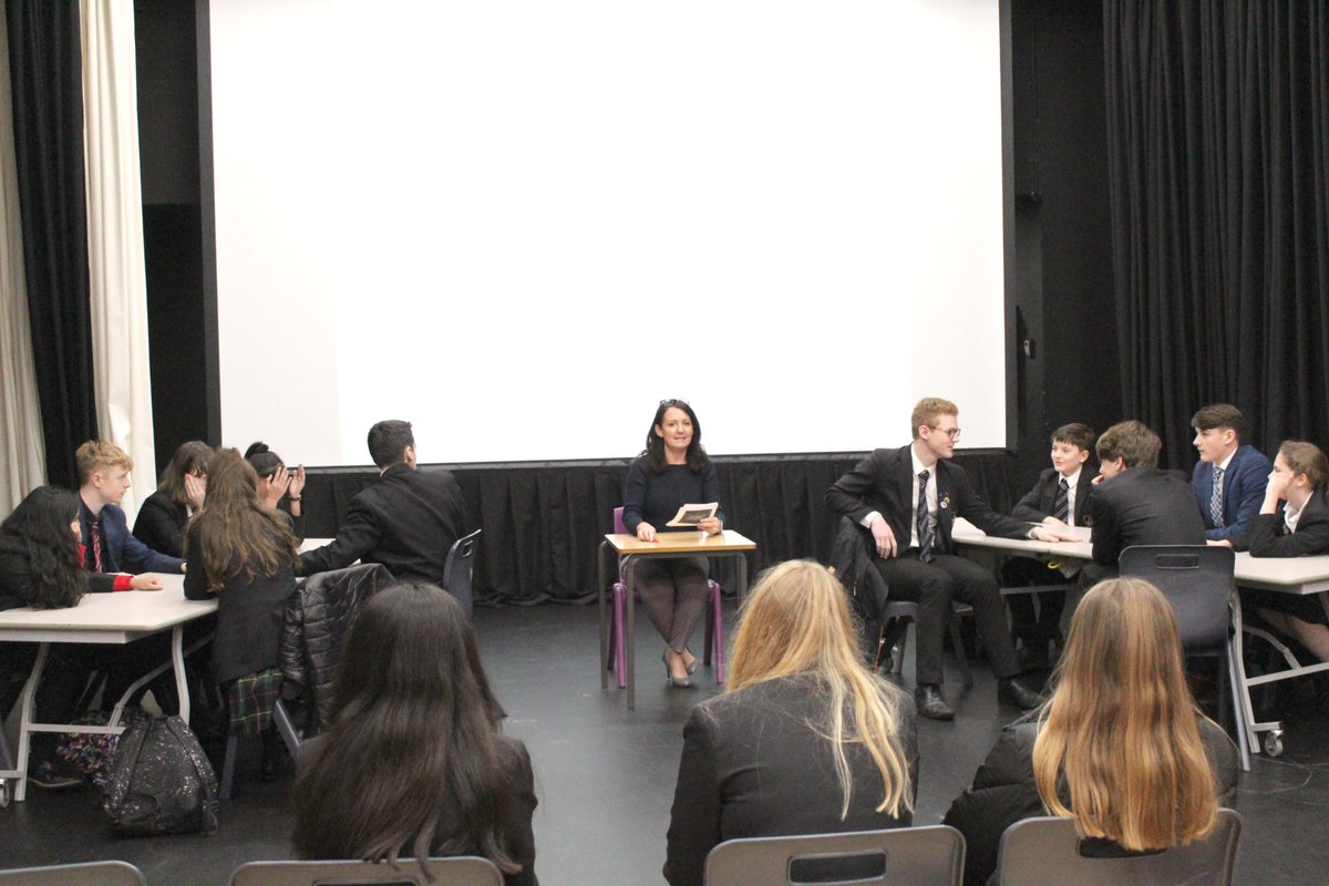 PrincethorpeCol's tweet photo. House University Challenge kicked off today with @austinhousepc facing @fisherhousepc in a very close contest. Austin just edged ahead in the very last round.  A super event and astounding answering! #houseactivities #universitychallenge 
#princethorpeandme @PrincethorpeHse https://t.co/woqMzgf6oG