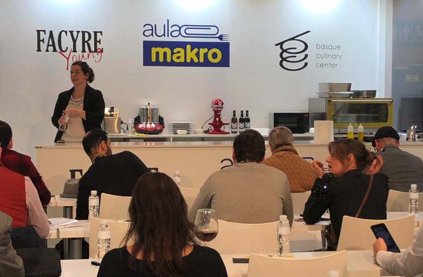 Maddi Echeverría enseña cómo mejorar la gestión de la #sala a través del análisis de datos en el #AulaMakro de <a href="/madridfusion/">madrid fusion</a>. #RealeMF20 <a href="/makroESP/">Makro España</a>