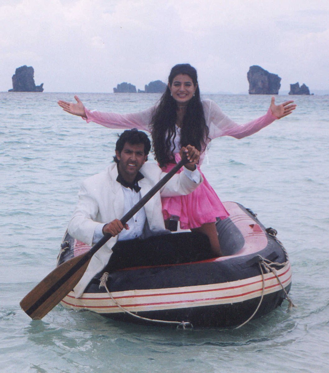 Dil mera har baar yeh sunne ko bekarar hai.Kaho naa pyaar haiKaho naa pyaar haiHaan tumse pyaar hai...20 YEARS OF HRITHIK MANIA