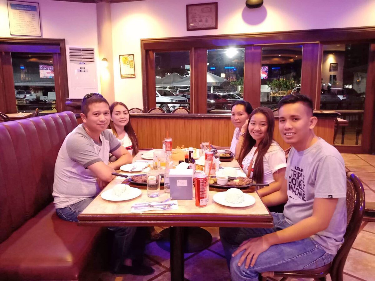 ArianeJersey's tweet photo. Dinner w/Family 
#PinasVacay https://t.co/BZ5YPHUp0R