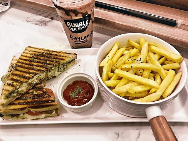 AweLagos's tweet photo. Good morning! A toast to Tuesday😉
Prawn Pesto Panini sandwich  and bubble tea at @cafeteria_ng 
Fab pic by @kaylahoniwo
.
#foodinlagos #cafeteriang #AweLagos - #Lagos #breakfast https://t.co/RNKGlLOg3P https://t.co/aaBpQFXfw5