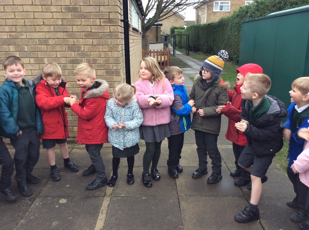 TPPS_Amber's tweet photo. Year 1 had a cool time experimenting with the properties of ice. #TP4year1#TP4science https://t.co/cDHIIV5Q0k