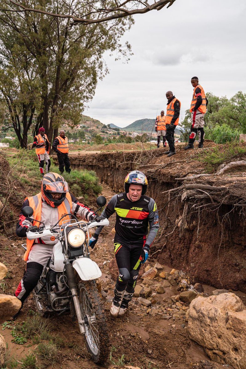 dougielampkin's tweet photo. It’s been an amazing few days out here in Lesotho with @2WheelsforLife life helping train local riders so they can deliver vital medical supplies + services to the most remote villages 🏍🚨🌴🏨⛑ 📸 @Tommyophoto https://t.co/210D8hfPjw
