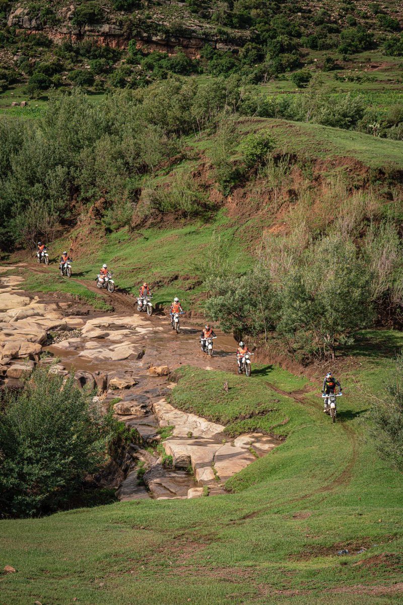 It’s been an amazing few days out here in Lesotho with <a href="/2WheelsforLife/">Two Wheels for Life</a> life helping train local riders so they can deliver vital medical supplies + services to the most remote villages 🏍🚨🌴🏨⛑ 📸 @Tommyophoto