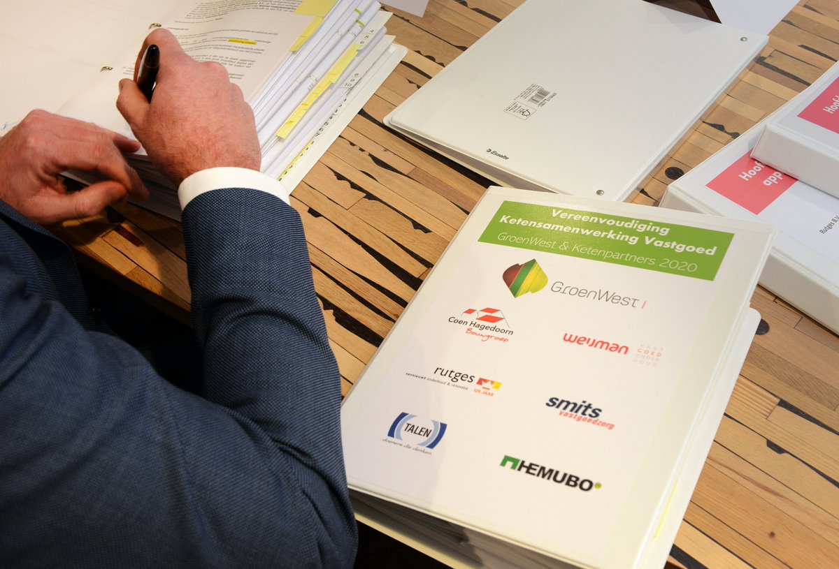 Als één van de koplopers in de sector starten wij met onze  ketenpartners een innovatieve ketensamenwerking voor hogere kwaliteit in onderhoudsprojecten en huurderstevredenheid. Karin Verdooren: "Wij zijn trots op deze vooruitstrevende samenwerking."

bit.ly/2snnG9L