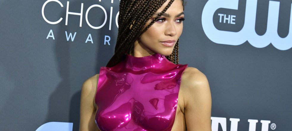 WomanTimeAR's tweet photo. Zendaya arrasa con la armadura de moda en los Critics’ Choice Awards https://t.co/erptUJHHLa https://t.co/2FJhgNN04i