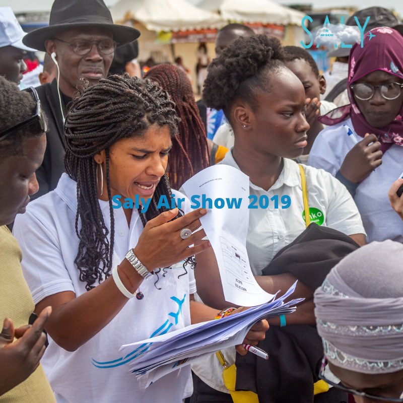 SalyAirShow's tweet photo. L'une des grandes attractions du Saly Air Show était la présence massive des jeunes pour qui l’événement était un moyen de découvrir l'aviation.
De très beaux moment de découverte et de partage avec ces jeunes.
Merci à tous ceux qui sont venus.
#SalyAirShow #aviation #kebetu https://t.co/CSRk4AIHB2