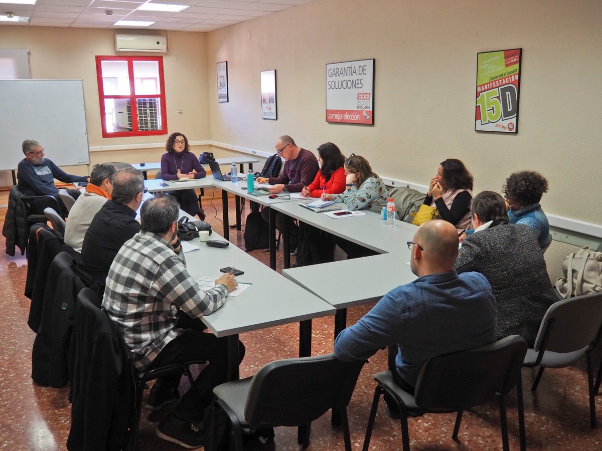 Reunides a la secció federal d'Universitats d'<a href="/educacio_ccoopv/">FECCOOPV</a> per tal d'impulsar el calendari de mobilitzacions cap a la signatura del #ConveniUniversitatsJa amb <a href="/beldamaribel/">maribel</a> <a href="/jorpicam/">Jordi Pilar Campos</a> <a href="/patricialberola/">Patricia Alberola</a> <a href="/JuliResp/">Julián</a> @laramanyes <a href="/isa_bellaca/">isabella</a> <a href="/Larec84/">Lara Manyes i Font</a> @josemanuelmora