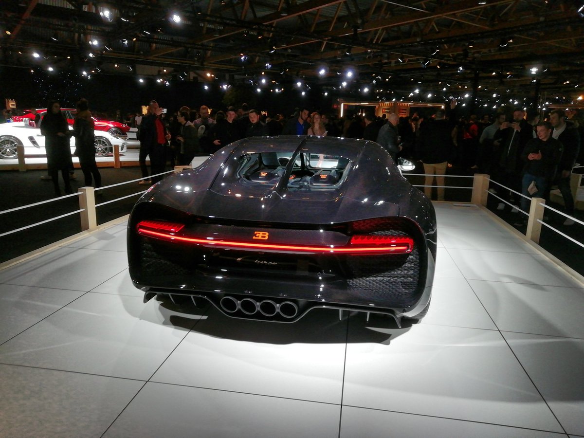 SimonBillet1's tweet photo. Sans aucun doute l'une des plus belles Hyper cars que j'ai vue de ma vie. Bugatti Chiron Sport ( W16 de 1500ch, 0-100 en 2,4s, 420km/h en vmax, 3000000 € tva non incluse) https://t.co/Y6BHcKcdxN