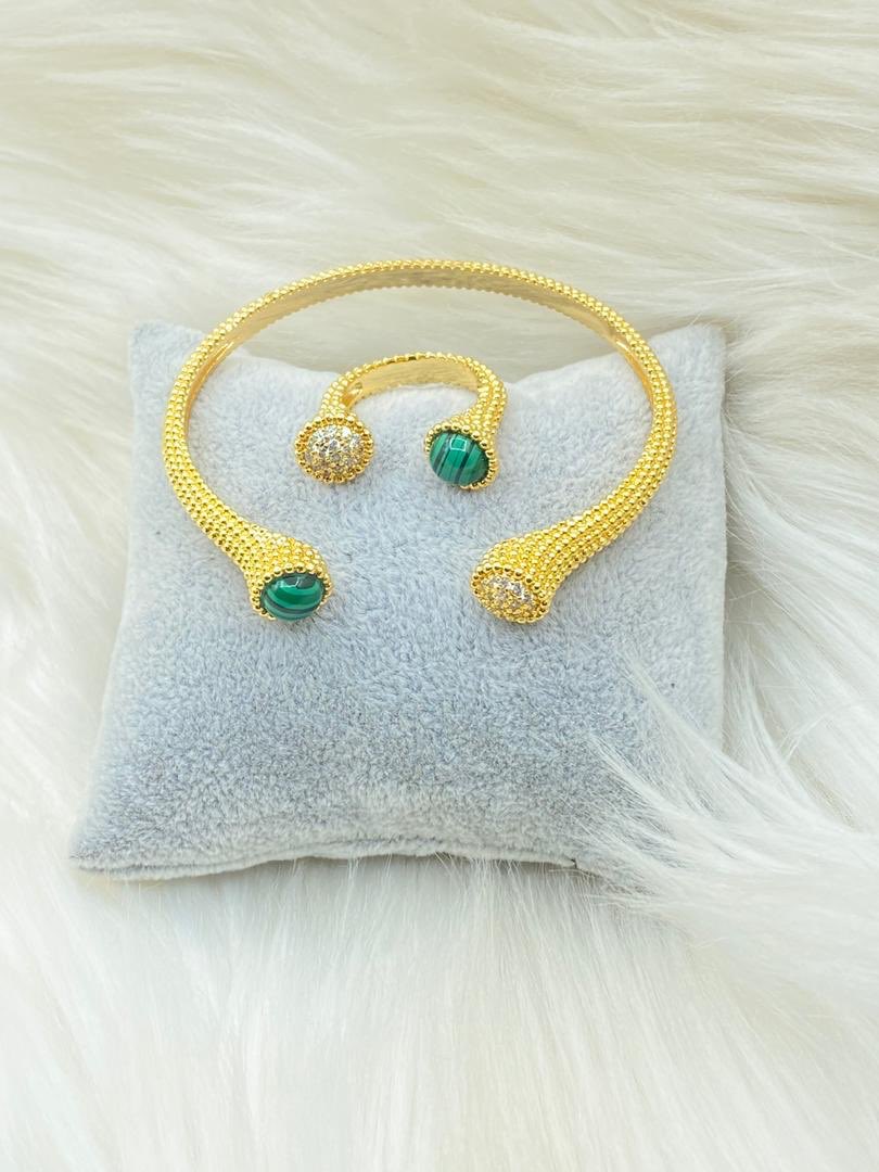 Heeeey salut tlm 👋🏾👋🏾❣️ Hope you fine 

On débute la semaine avec ces ensembles bracelets+bague assortis, en plaqué or et très résistants 💁🏾‍♀️
Commandez le vôtre 🎉

🏷: 15.000 Fcfa