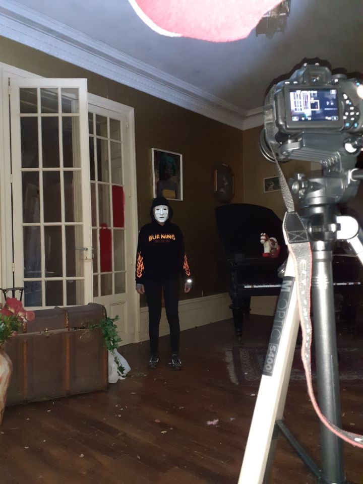 Holo_Ink's tweet photo. Le tournage de la team avance bien on vous montre quelques images en avant-première !🎬 #Tournage #HoloInk #ANONYMMI #LCDA_MMI20 #MMICHALLENGE_IUTSD20 https://t.co/RypEiyZT44