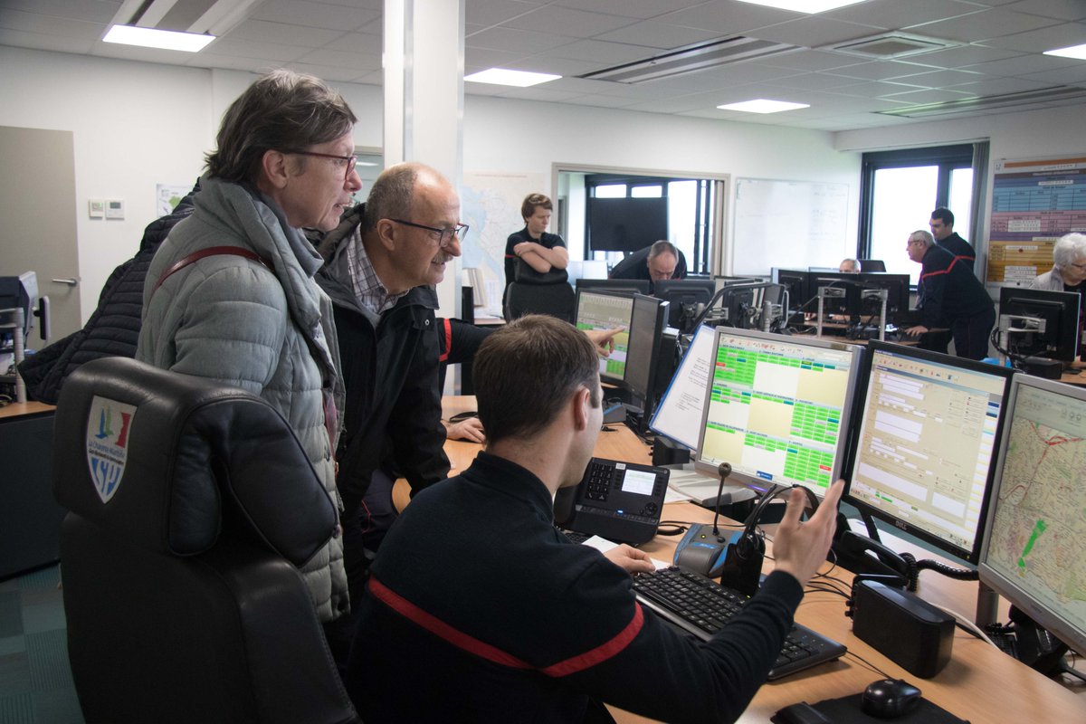 SDIS17's tweet photo. [VISITE]
Aujourd'hui, les élus du canton des 3 monts sont en visite au SDIS avec le chef du groupement sud-est et le chef de centre de #Montguyon. Au programme, visite du pôle territorial Est, du centre de traitement de l'alerte #CTACODIS et du centre de formation du @SDIS17. https://t.co/6CxS4xo93N