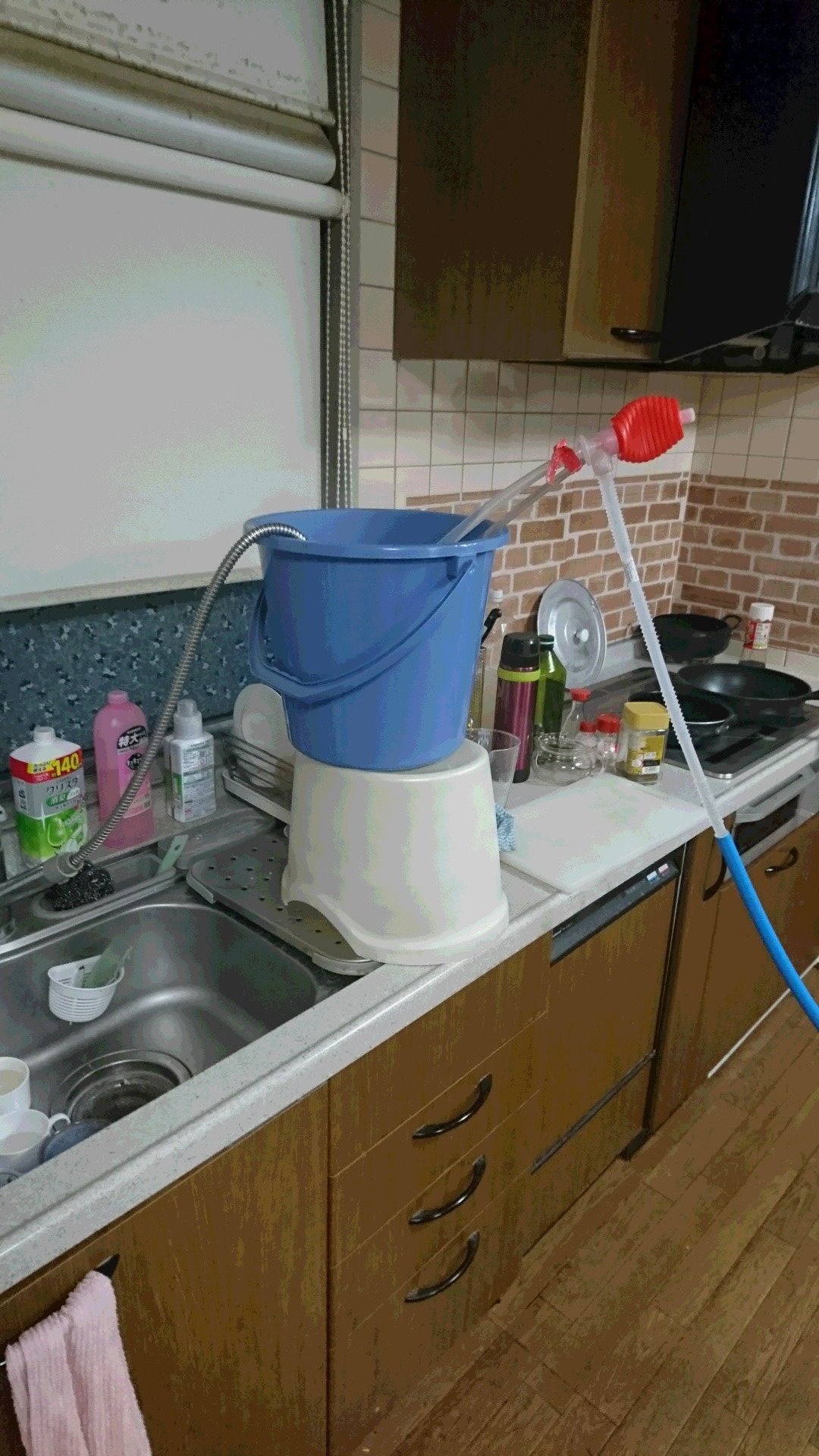 料理科学の森 お風呂の給湯器が壊れた O 力技で キッチンのお湯を 灯油を移すやつ と 花壇の水やりに使う長いホース と サイフォンの原理 の合わせ技で乗り切るしかねぇ T Co Mqx14hujbg Twitter