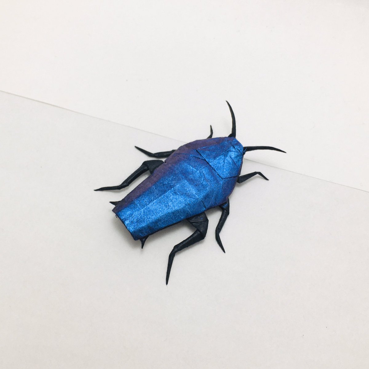 すぎぽよ Na Twitteru 勝田恭平さんのゴキブリ Cockroach Designed By Kyohei Katsuta cm雁皮紙 水彩絵の具 完成後塗装 より From One Sheet Of Square Paper ルリゴキブリテイスト 脚とか裏側は何色なのか分からなかったので 黒のままにしときました