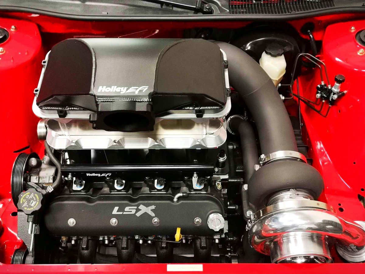 Here's a less conventional use of our fabricated hi-ram lid! Brandon Furches or @thels4king put together this combination in a front wheel drive LS4 powered pontiac! #LS4 #FWD #fwdchallenge #ls4king #holleyefi #LSFest #LSFestWest https://t.co/v7VGRxOT1p