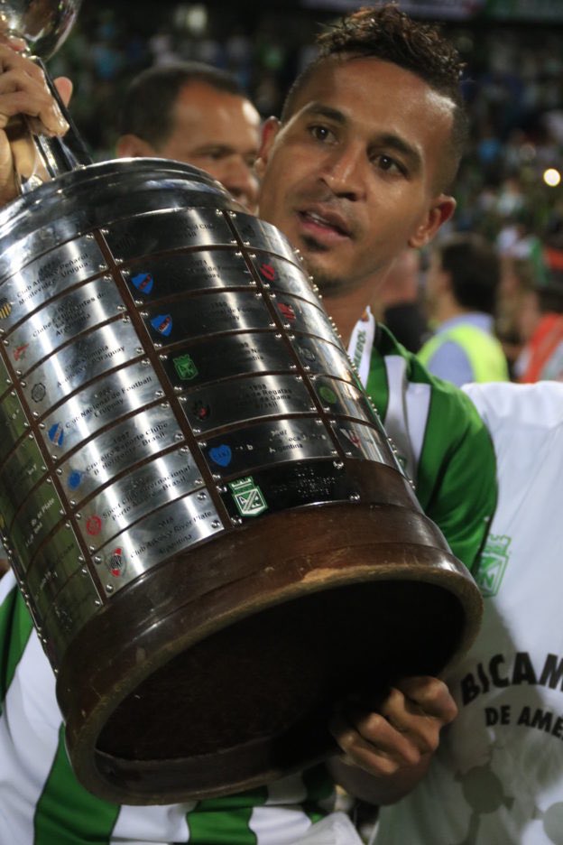 rodresqu's tweet photo. Conquistó la #Libertadores2016 junto a Macnelly Torres y Alenxander Mejía, quienes serán nuevamente sus compañeros en el equipo comandado por Ramón Díaz 🇦🇷

📷 Cortesía https://t.co/PIdsFBuyki