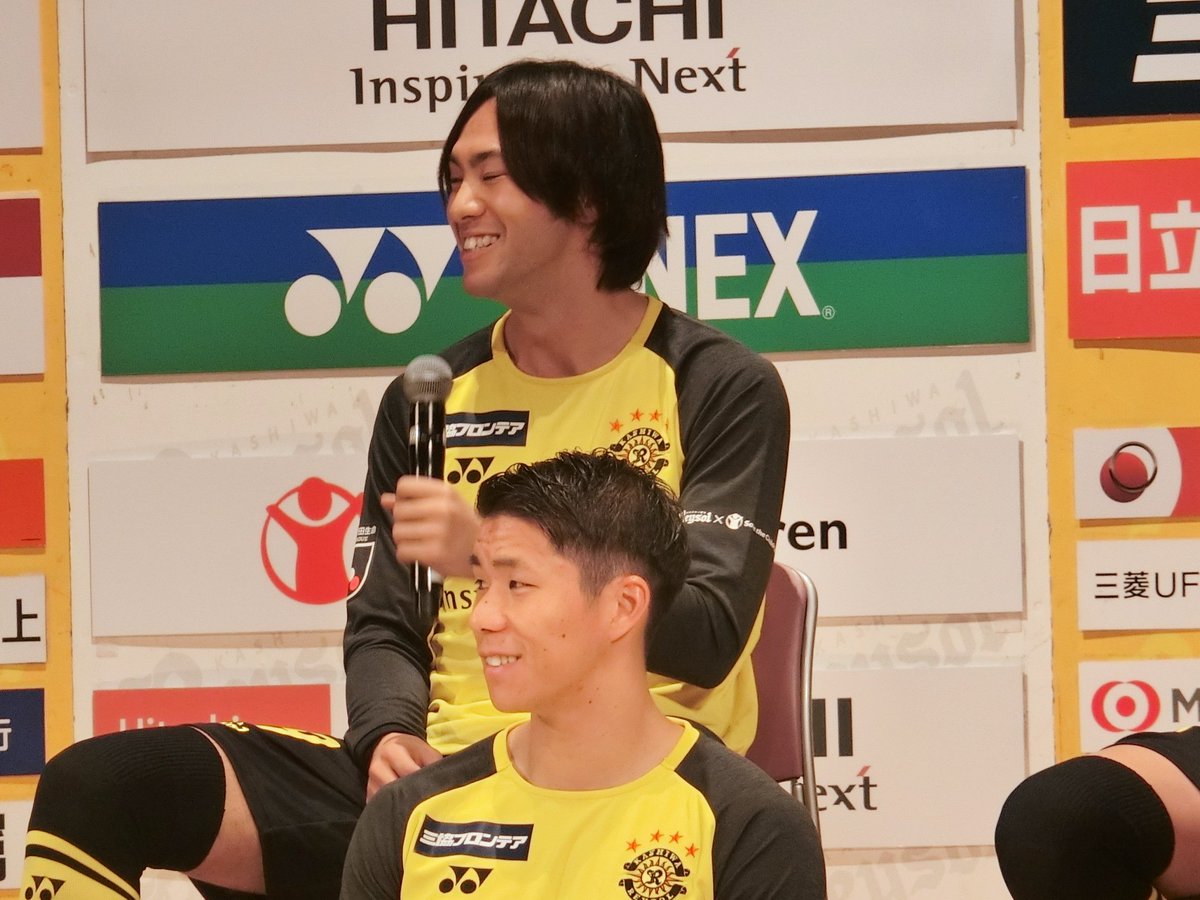 しばけんロボ 新婚の神谷選手 去年は愛媛fcで背番号 10 を背負った選手 今年の背番号は 39 期待してるよ 柏レイソル 柏レイソル新体制発表会 新体制発表会 愛媛fc しばけんロボ 新婚の神谷選手 去年は愛媛fcで背番号 10 を背負った選手 今年の背番号は 39 期待してるよ 柏レイソル 柏レイソル新体制発表会 新体制発表会 愛媛fc