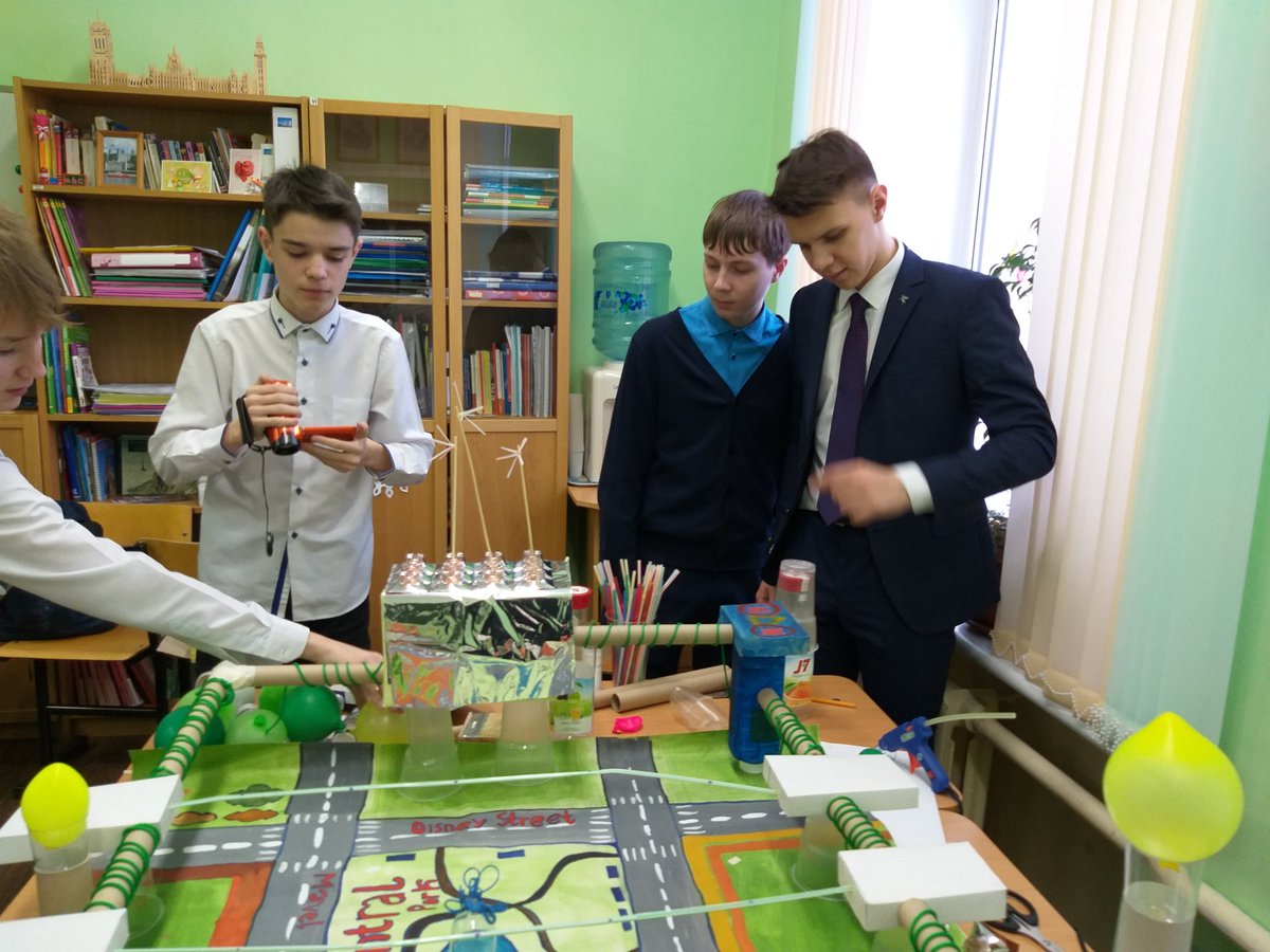 #ШколаРосатома #Атомкласс #Ангарск
Сегодня #ЛицейвЛесном принимает участие в событии #МоделистКонструктор 
Город будущего - какой он? Инфраструктура, ресурсы, источники энергии? А главное, какое место отводится человеку и природе?