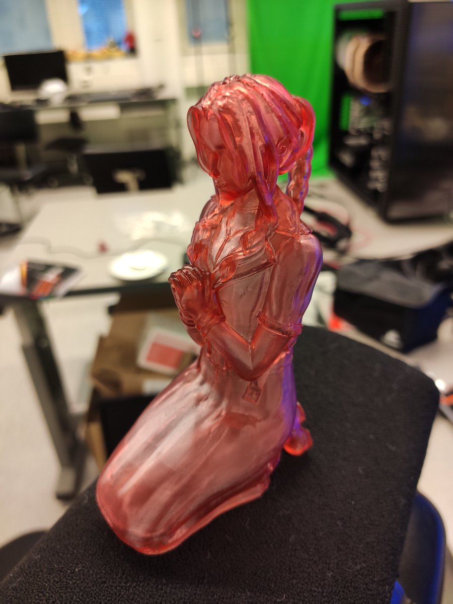 Did my largest print yet on the <a href="/Elegoo_Official/">ELEGOO</a> Mars (<a href="/MyMiniFactory/">MyMiniFactory</a> edition), 14 hours, completely hollow and only two supports for the chin. Hopefully get the time to paint this sometime...
#3dprinting #aerith #finalfantasy #aerith