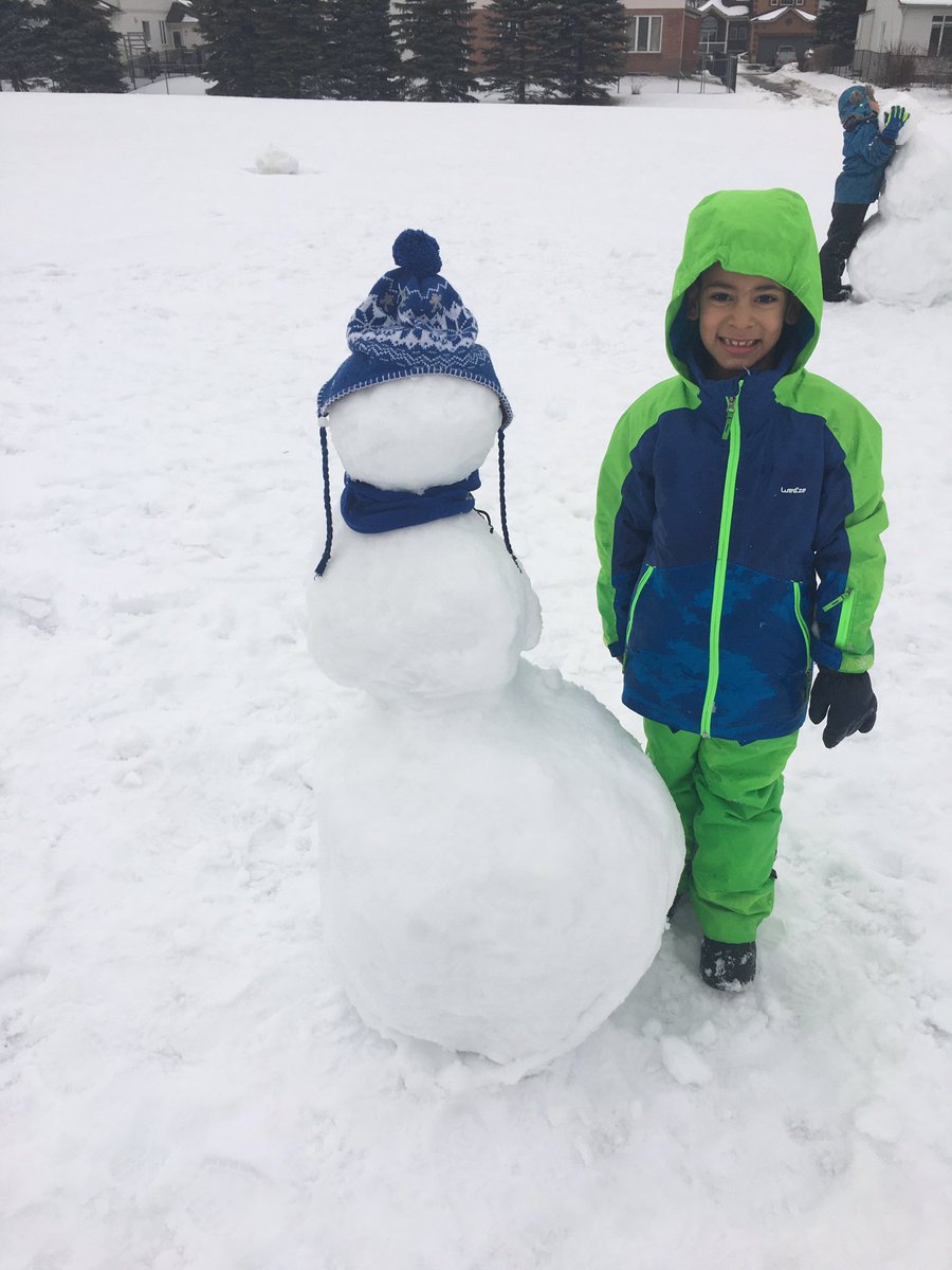 joannmorrisgr2's tweet photo. Friday afternoon was a perfect day to build a snowman! https://t.co/dD09cS8Sdw