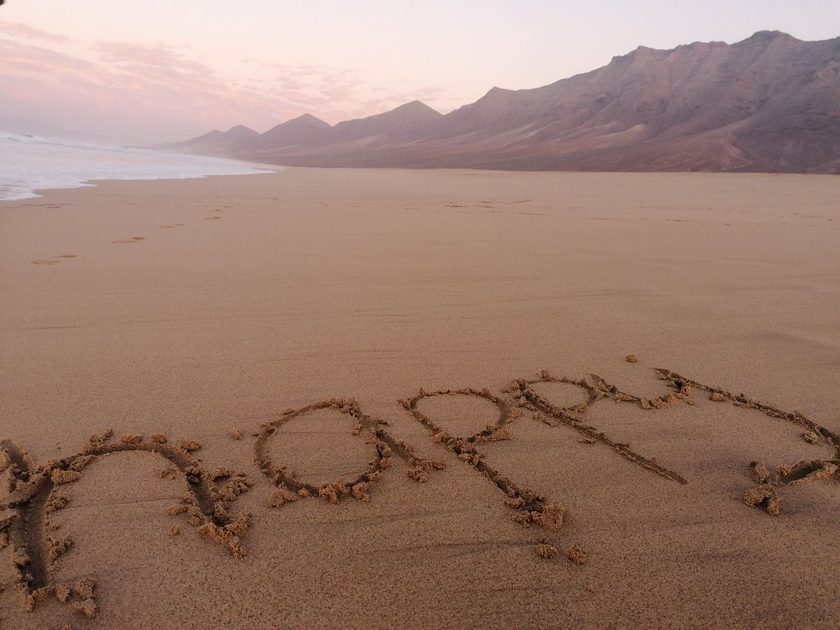 happybackp's tweet photo. A happy #backpacker is always #happy at the #beach... @iFuerteventura https://t.co/Ro8ICQ4F0f