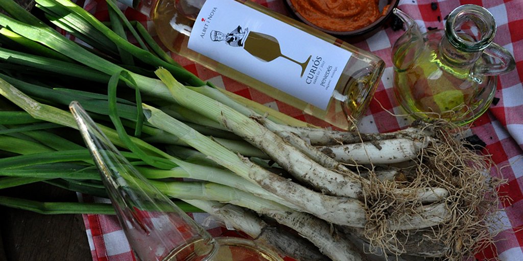 AlbetiNoya's tweet photo. Ja tenim aquí la ECOCALÇOTADA. 🧅🌱🍷 Visita combinada al celler amb una completa calçotada al Mirador de les Caves de @Calblay! 💰 51€ (tot inclòs) 📆 caps de setmana de gener, febrer i març! (afanya't que el restaurant s'omple ràpid!)
📨visita@albetinoya.cat
📱682288548 https://t.co/2GH9tKTOWW