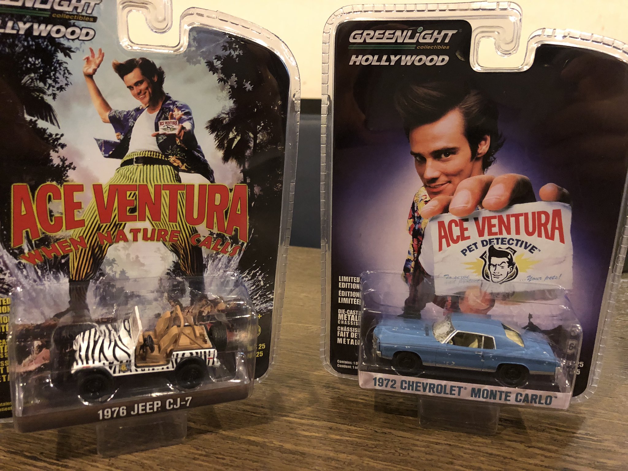 春風亭昇輔 今時エースベンチュラのおもちゃが売ってるとは ジムキャリーも若い シボレーの方はブチ壊れたフロントガラスも再現されてる ジムキャリー エースベンチュラ 無駄遣い T Co 62fkx0mj99 Twitter