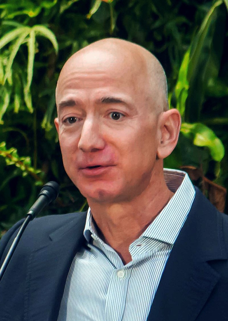 8. Dengan kekayaan sebesar USD 116,7 miliar (Forbes, Jan 2020), Jeff Bezos sang pendiri Amazon punya kekayaan yang sebanding dengan PDB negara Maroko, USD 122,5 miliar (IMF, Okt 2019).