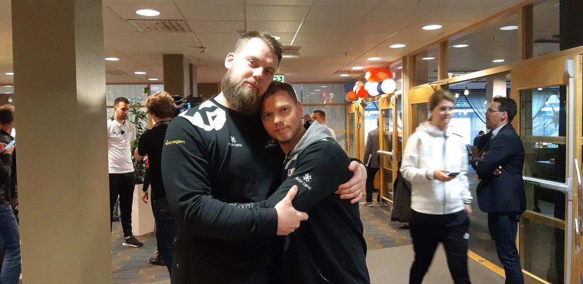 Herbergisfélagarnir sem kalla sig Tímon og Púmba. <a href="/aronpalm/">Aron Pálmarsson</a> kallar þá <a href="/ArnorGunnarsson/">Arnór Þór Gunnarsson</a> og <a href="/46Kristjan/">Kári Kristján#46</a> í það minnsta aldrei öðru þegar hann talar um þá í sömu mund.