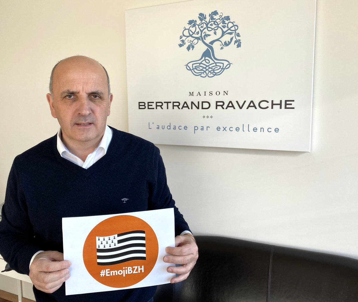 Bertrand Ravache, fier de ses racines bretonnes, soutient l’ #emojibzh ! 
#GwennHaDu