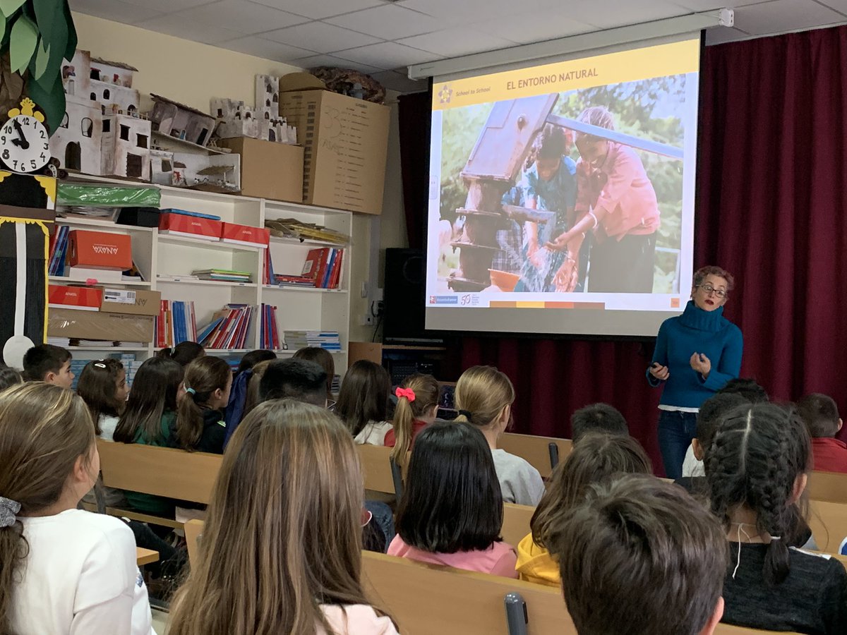 CEIPGandhi1's tweet photo. Hoy nuestros alumnos/as han participado en la charla anual que nos da la Fundación Vicente Ferrer, como parte de nuestro programa de hermanamiento con un colegio de Anantapur. Este año nos han hablado del entorno natural y el desarrollo sostenible. https://t.co/ntb6KyGDqH
