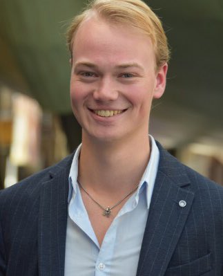 Mijn naam is Mark Winkel, ik ben 22 jaar en ik woon in Almelo. Ik volg de opleiding Verpleegkunde en zit in het 3e leerjaar. Ik ben bij de CSR gekomen, omdat ik voor de belangen van anderen wil opkomen. Naar mijn mening levert de student een grote bijdrage aan het onderwijs.