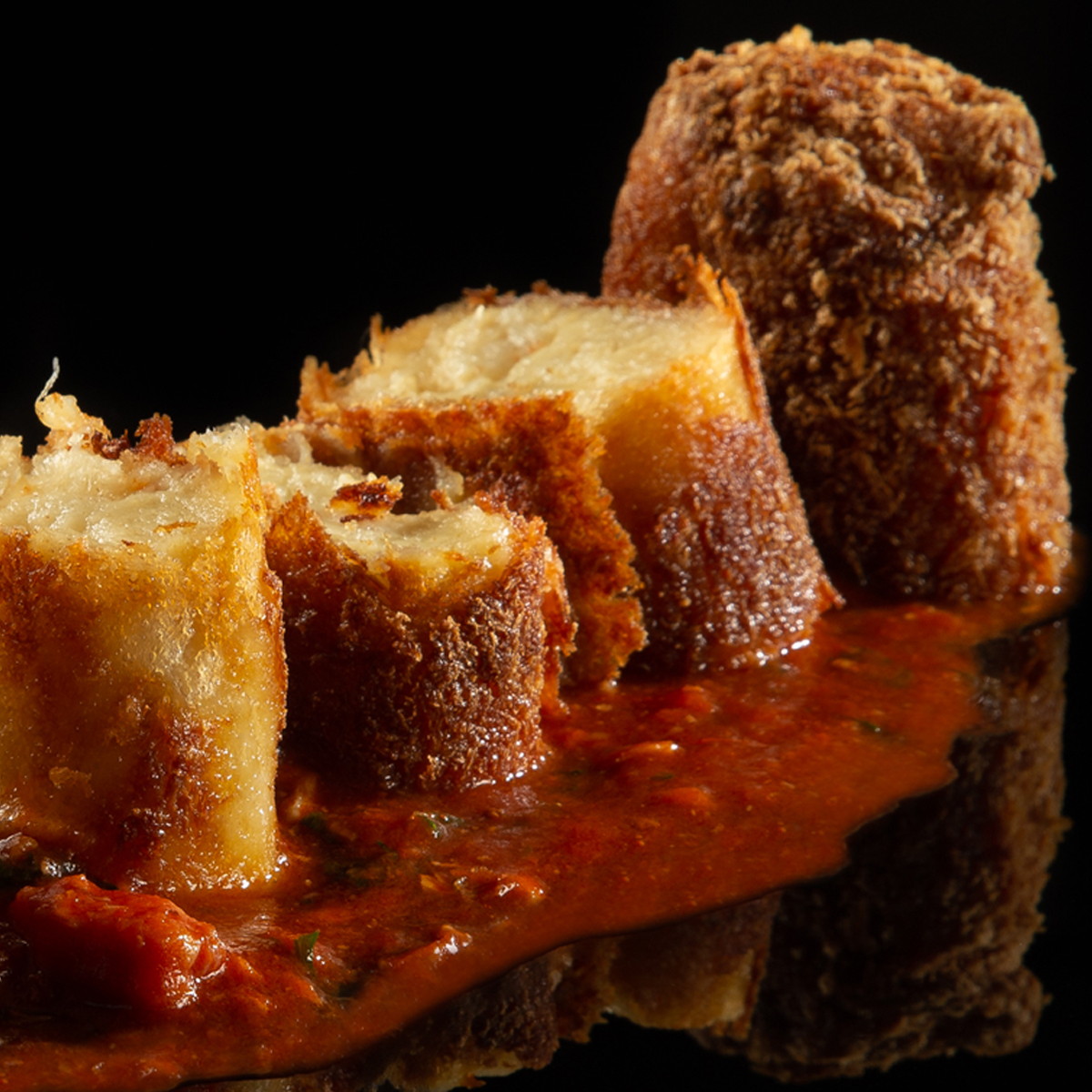 ¿#SabiasQue tienes entre 2.000 y 10.000 papilas gustativas preparadas esperando a disfrutar de cada sabor? Pensando en ti, en todas ellas y en tu experiencia gastronómica nace la carta de #SashaRestaurante. 
Bienvenid@ a casa, bienvenid@ a Sasha😊 
📷 Emilio Simón by <a href="/elioestudio/">Elio Estudio</a>