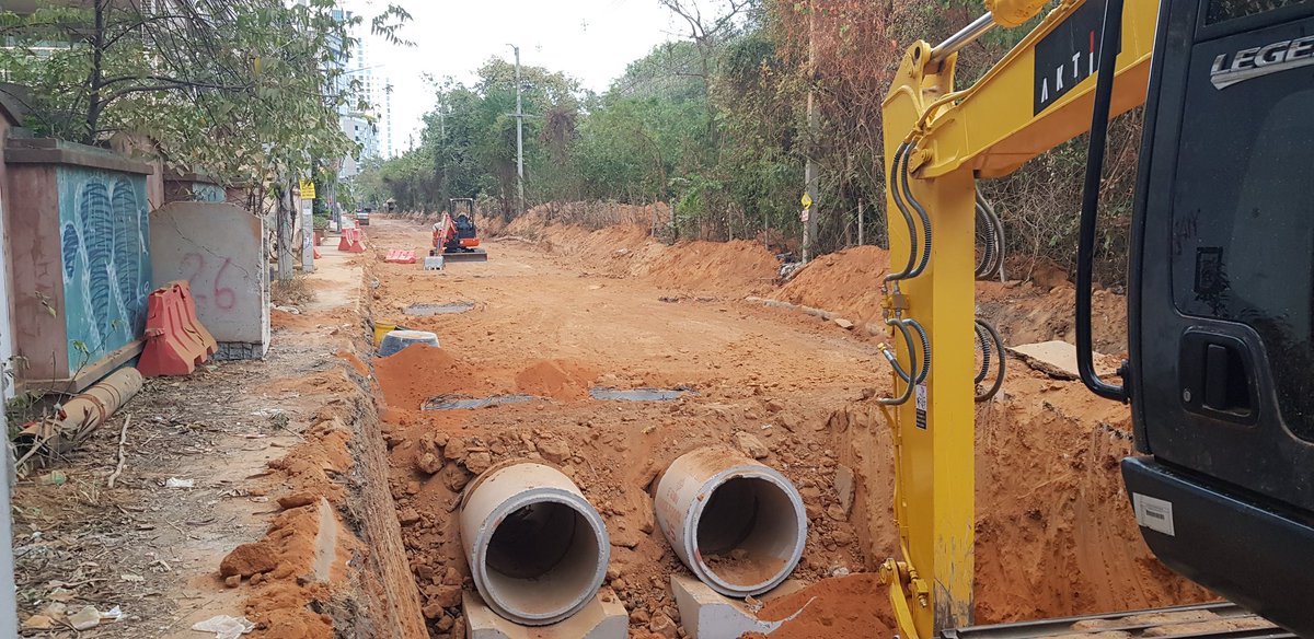 dan_thailand's tweet photo. Many of the Pattaya roads are getting major reconstruction at the moment. seemingly road works throughout the city! #pattaya https://t.co/AZZDvYB35K