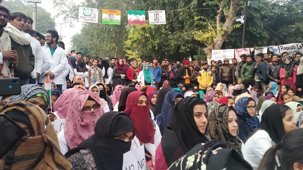 thealigarhwala's tweet photo. #justin | #amuupdates | 14 Jan 5:03PM
AMU students stand against #NRC_CAA_NPR .
#aligarhmuslimuniversity https://t.co/S6vnXv2GmS