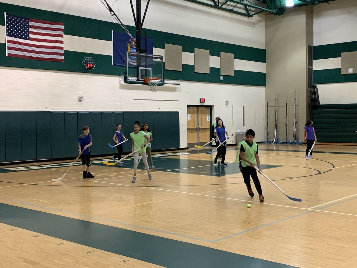 jmorganphysed's tweet photo. PE 6 students enjoying a week of Floor Hockey 🏒 @BakerMiddle @TROY_PE_Dept https://t.co/4fVQaYDdkL