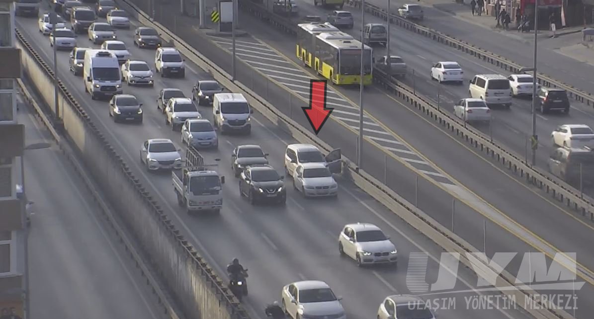 4444154's tweet photo. #DİKKAT
D100 Avcılar Gümüşpala-Küçükçekmece Yönü , sol şerit trafik kazası (hasarlı) nedeni ile 1 şerit trafiğe kapalı. Ekip sevk edildi.
#trafikkazası
#solserit
#İstanbul https://t.co/UybvsOwGNF